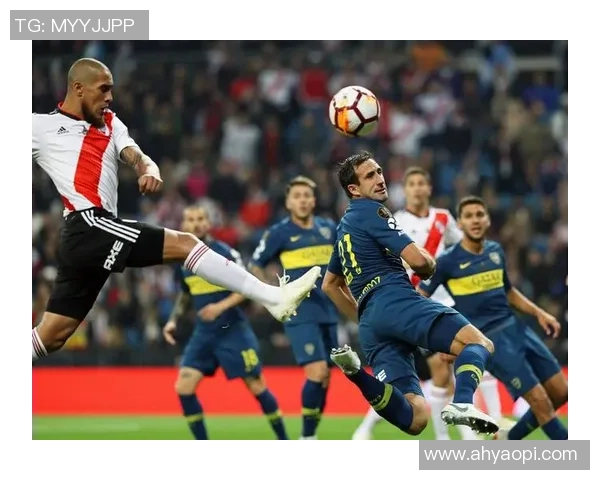 足球明星经典动作解析与技巧分享助你提升球技